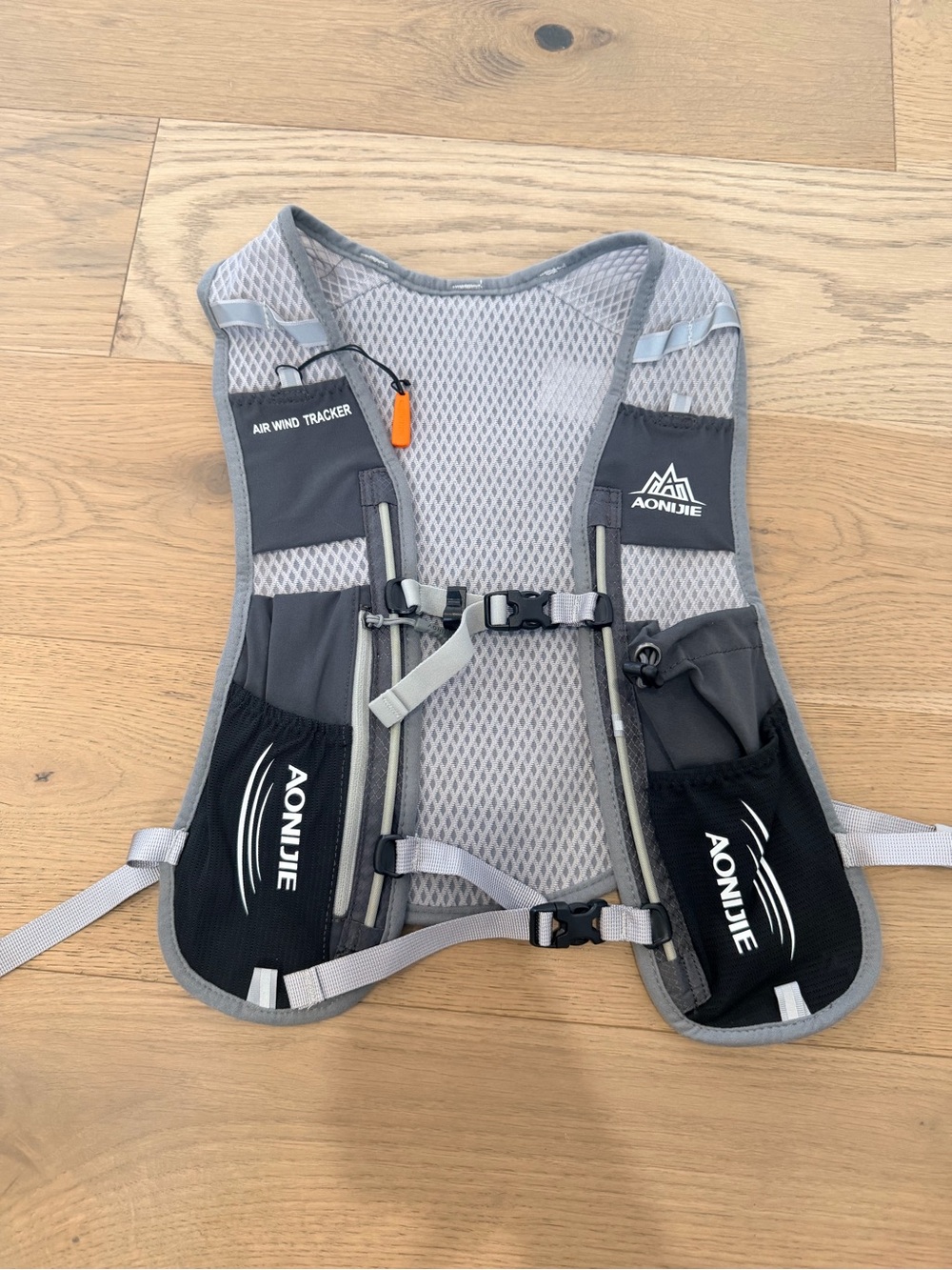 Aonijie Women's Gray Mesh Running Vest